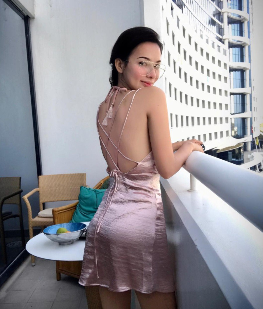 Cuộc sống toàn đồ hiệu, du lịch xa hoa của 9X lai 3 dòng máu